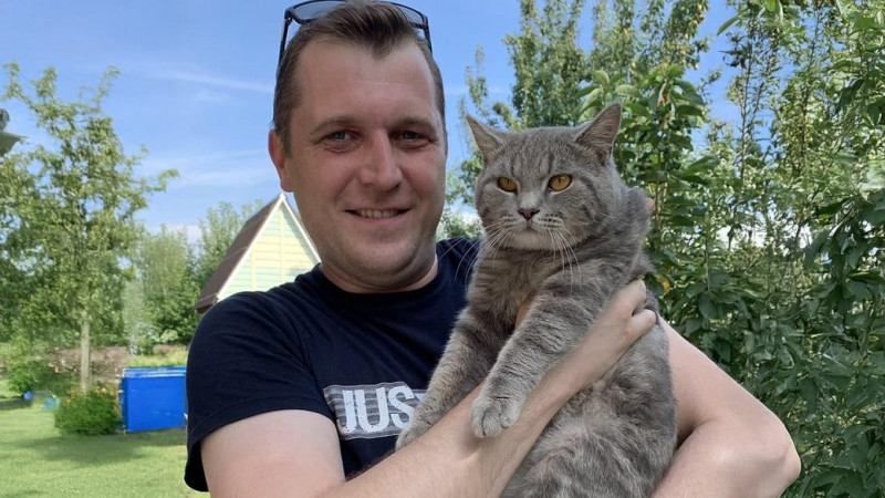 У Німеччині відбулася виставка, де представили історію чернігівки, яка майже 2,5 роки чекає на сина, що зник безвісти