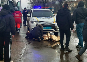 Жінка зазнала травм, дитина — загинула: у Прилуках на Чернігівщині поліцейські на службовому авто скоїли ДТП Жінка зазнала травм, дитина — загинула: у Прилуках на Чернігівщині поліцейські на службовому авто скоїли ДТП