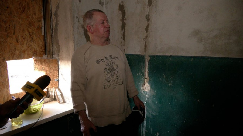 1,5 місяця відтирали стіни від кіптяви та мають проблеми з компенсацією: як жителі Ніжина відновлюють житло після атаки