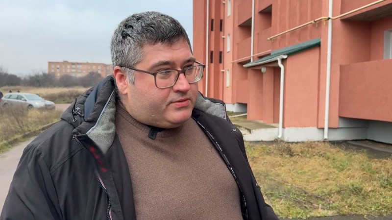 "Обіцяють і звалюють один на одного": чому пʼятиповерхівку в Прилуках, яку звели сім років тому, досі не заселили
