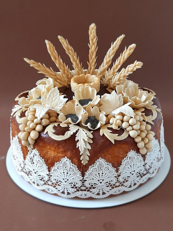 Коровай з гербом та прапором України випікають на Чернігівщині (Фото)