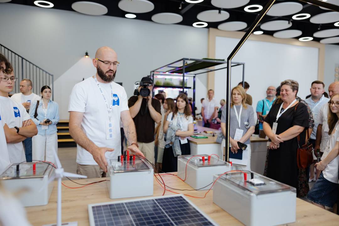 Майже 195 млн грн для освіти Чернігова: результати співпраці з партнерами у 2025 році