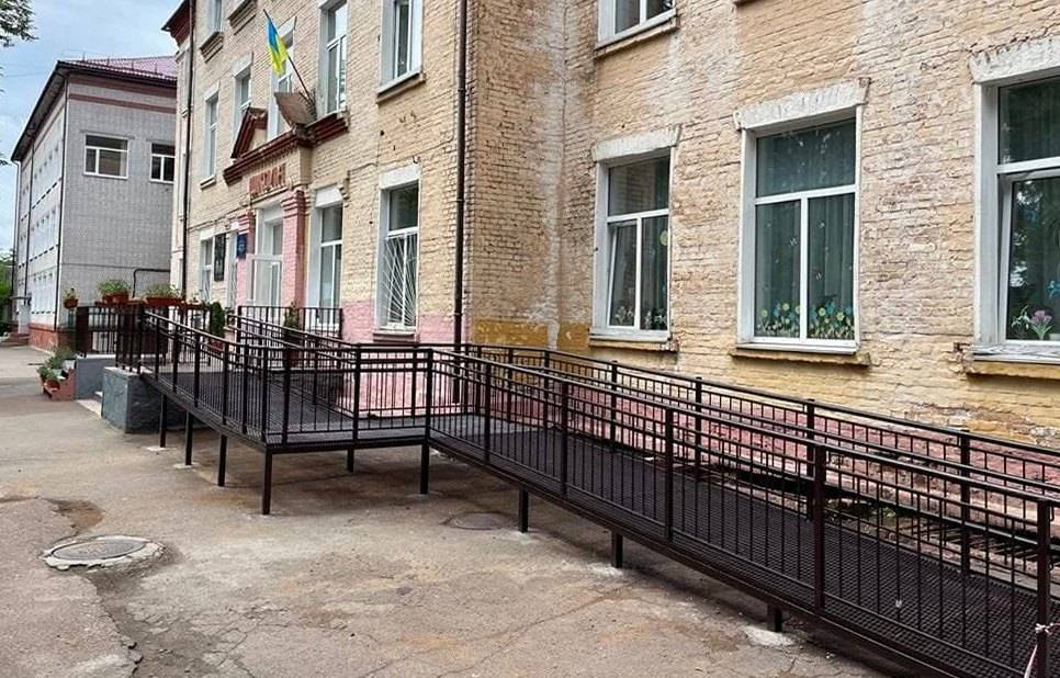 Майже 195 млн грн для освіти Чернігова: результати співпраці з партнерами у 2025 році