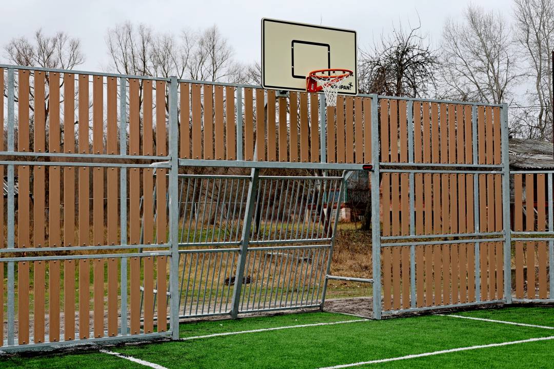 Мультиспортивну арену з тренажерами встановлено в Чернігові завдяки міжнародному партнерству