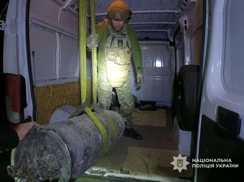 На Чернігівщині на подвір’ї будинку виявили бойову частину ворожої ракети (Фото)