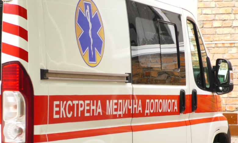 На Чернігівщині родичі пацієнтки побили медика «швидкої»