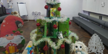 На Чернігівщині зробили ялинку з книжок