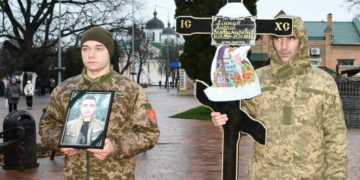 Ніжинська громада попрощалася з Андрієм Лінником