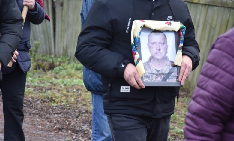 Носівська громада прощалася із захисником
