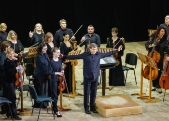 Передноворічна струнна музика лунала у філармонійному центрі