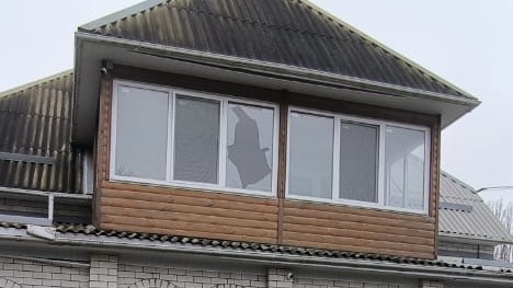 Поблизу Чернігова впав безпілотник: пошкоджено приватний будинок (Фотофакт)