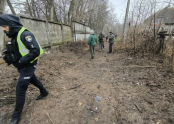 Поблизу Чернігова впав безпілотник: пошкоджено приватний будинок (Фотофакт)