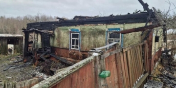 Поранень зазнала 77-річна жінка: окупанти били по Батуринській громаді (Фото)