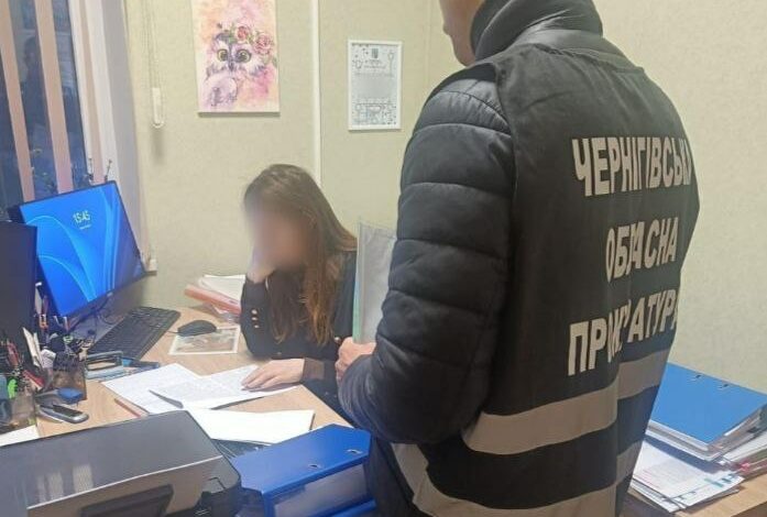 Посадовиця міськради на Чернігівщині закупила монолітні укриття дорожче на 700 тисяч гривень за ринкову ціну