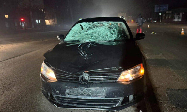 Потерпіла померла в лікарні: на Чернігівщині водій легковика збив двох жінок