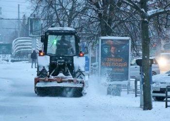 Прибирання снігу у Чернігові: робота комунальних служб