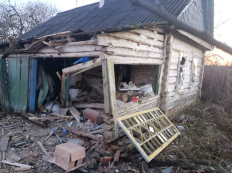 російські війська обстріляли село Чайкине на Чернігівщині (Фото)