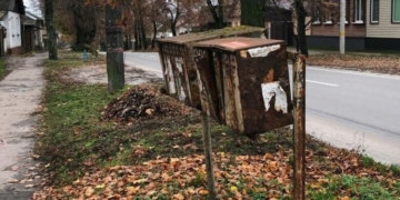 Старі поштові скрині та металеві гаражі: в Чернігові демонтують ще 65 тимчасових об’єктів