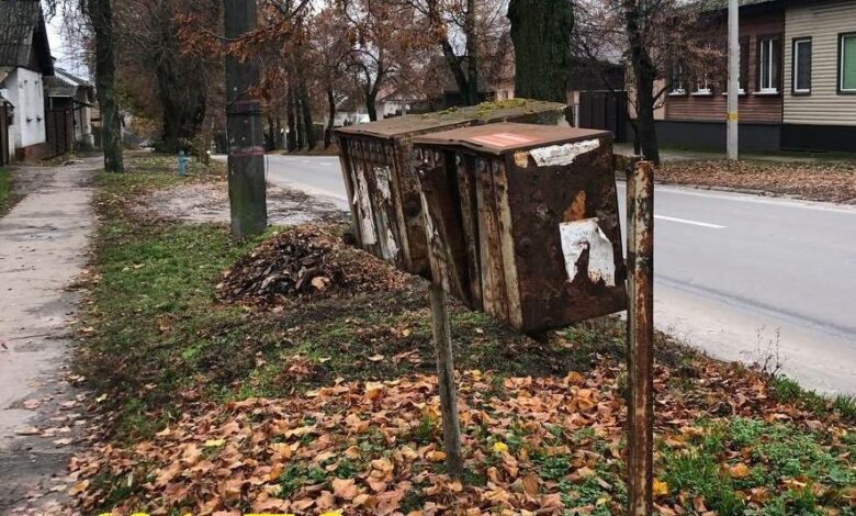 Старі поштові скрині та металеві гаражі: в Чернігові демонтують ще 65 тимчасових об’єктів