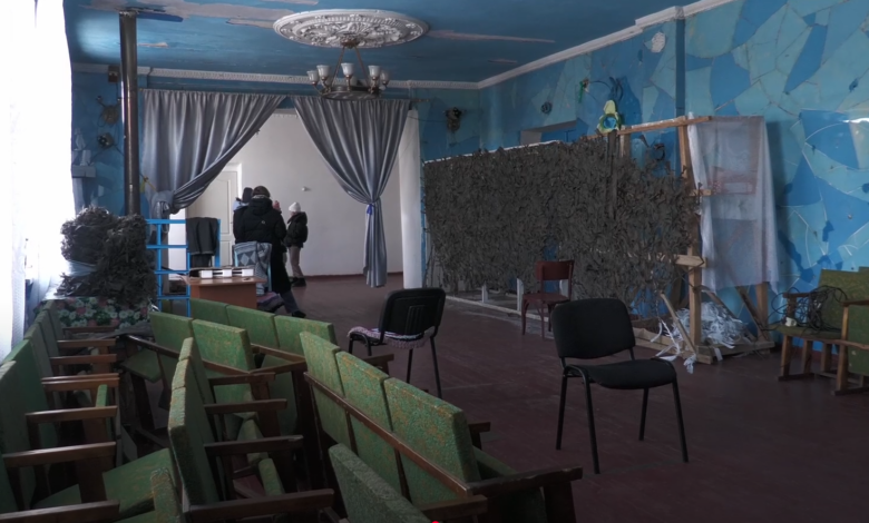 Топлять грубки, лаються за виплати на дрова й оформлюють тисячу Зеленського: реалії села на Чернігівщині (Фото)