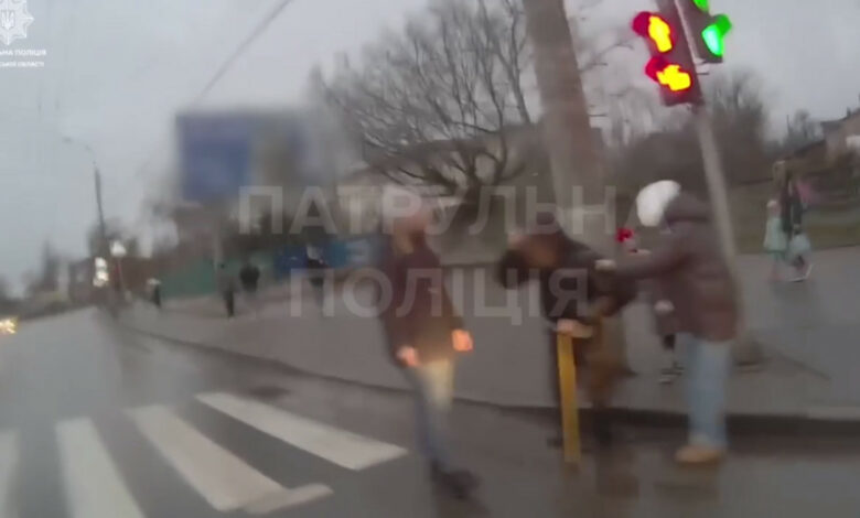 У Чернігові на пішохідному переході травмувався пенсіонер (Відео)