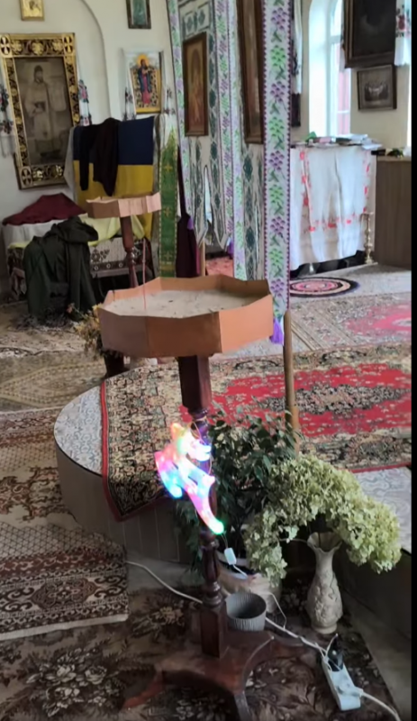 У Чернігові прикрасили церкву вогниками надії (Фото)