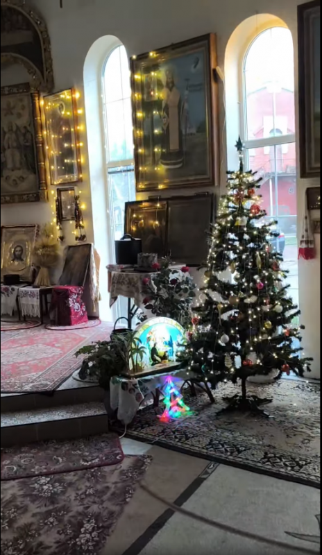 У Чернігові прикрасили церкву вогниками надії (Фото)