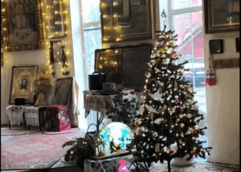 У Чернігові прикрасили церкву вогниками надії (Фото)