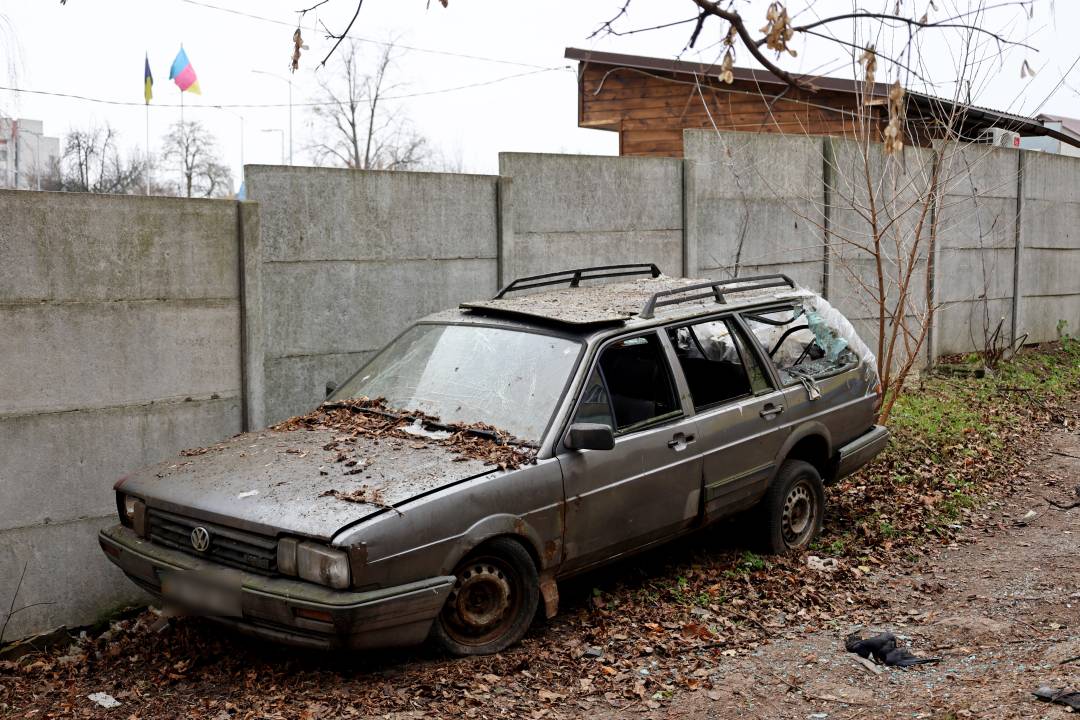 У Чернігові триває ліквідація наслідків нічної атаки безпілотником