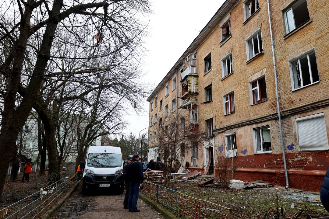 У Чернігові триває ліквідація наслідків нічної атаки безпілотником