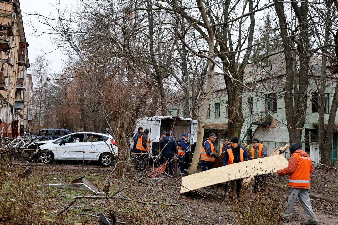 У Чернігові триває ліквідація наслідків нічної атаки безпілотником