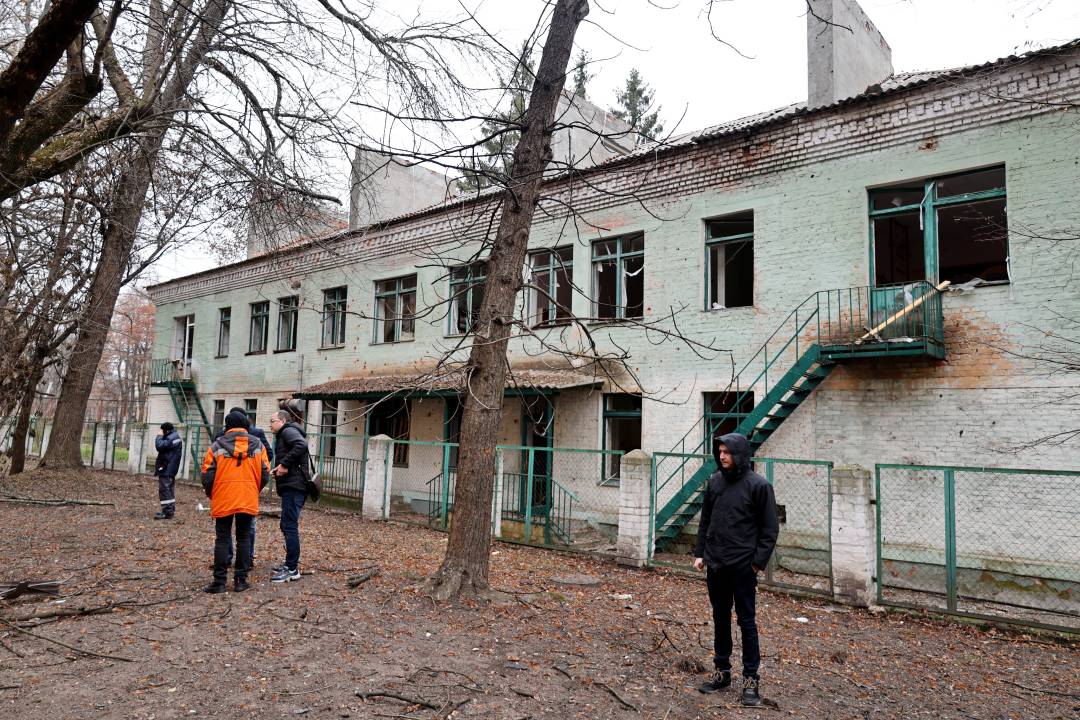 У Чернігові триває ліквідація наслідків нічної атаки безпілотником