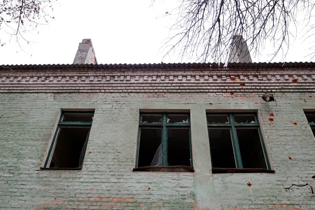 У Чернігові триває ліквідація наслідків нічної атаки безпілотником