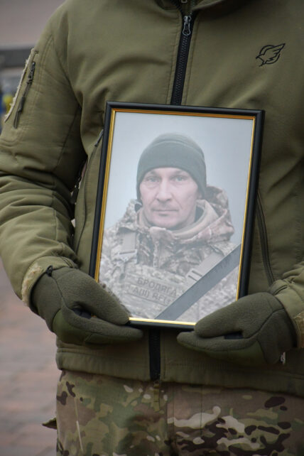 У громаді на Чернігівщині провели в останню путь загиблого воїна