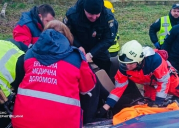 У Количівці водія затисло в автівці після ДТП (Фото) У Количівці водія затисло в автівці після ДТП (Фото)