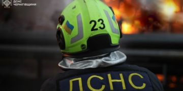 У Прилуцькому районі ліквідували пожежу, що сталася внаслідок ворожих прильотів