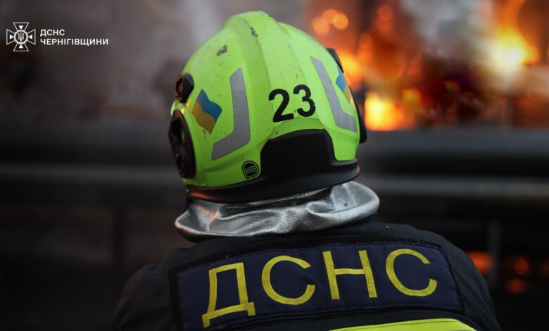 У Прилуцькому районі ліквідували пожежу, що сталася внаслідок ворожих прильотів