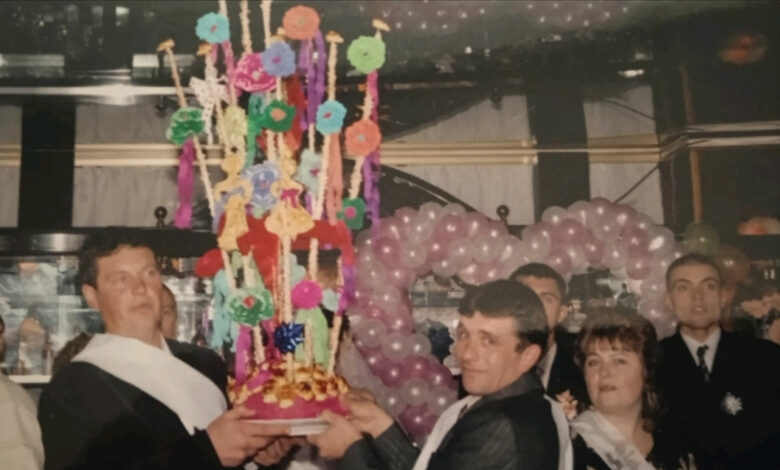 У селі на Чернігівщині плекають унікальну весільну традицію – пекти коровай із соснами (Фото)