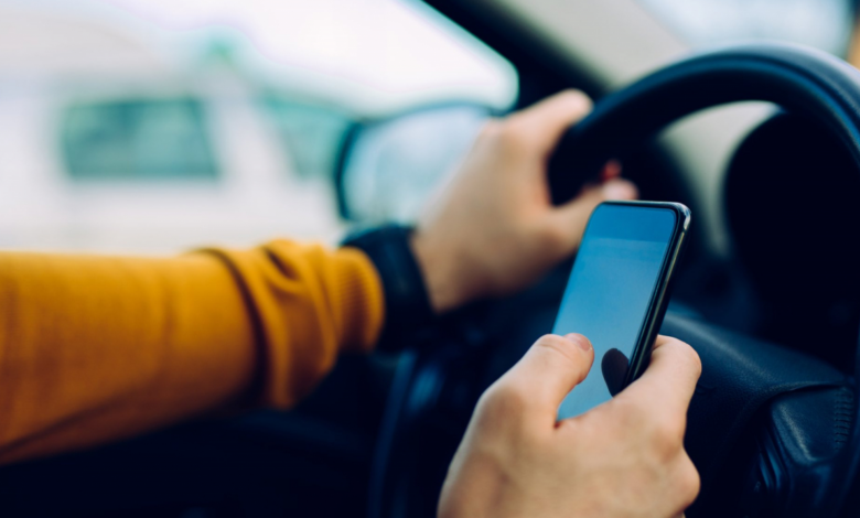 Водій відволікся на телефон: на Чернігівщині перекинулася автівка