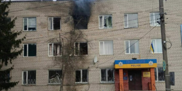 Ворожі «герані» уразили райвідділ поліції на Чернігівщині: наслідки атаки (Фото) Ворожі «герані» уразили райвідділ поліції на Чернігівщині: наслідки атаки (Фото)