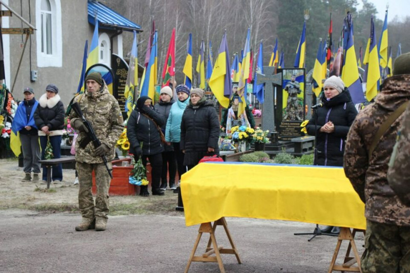 Загинув під час виконання бойового завдання: на Чернігівщині прощалися із Захисником