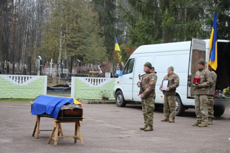 Загинув під час виконання бойового завдання: на Чернігівщині прощалися із Захисником