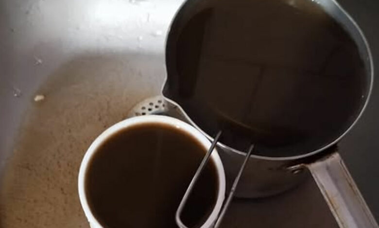 Замість води – іржа: жителі будинку по вулиці Любецькій скаржаться на стан води (Відео)