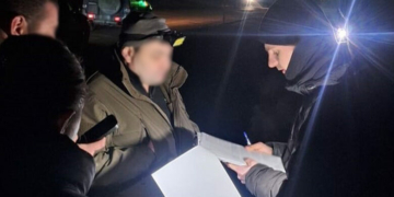 Затримали жителя Броварів, який на Чернігівщині жбурнув гранату на подвір’я місцевих жителів Затримали жителя Броварів, який на Чернігівщині жбурнув гранату на подвір’я місцевих жителів