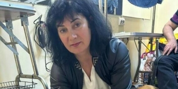 Жителька чернігівського прикордоння під обстрілами продовжує дбати про 32 собак і 35 котів