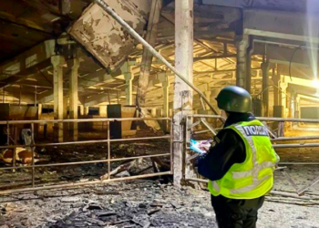 Війська РФ ударними дронами поцілили по корівнику в одному з сіл Козелецької громади: загинула худоба Війська РФ ударними дронами поцілили по корівнику в одному з сіл Козелецької громади: загинула худоба