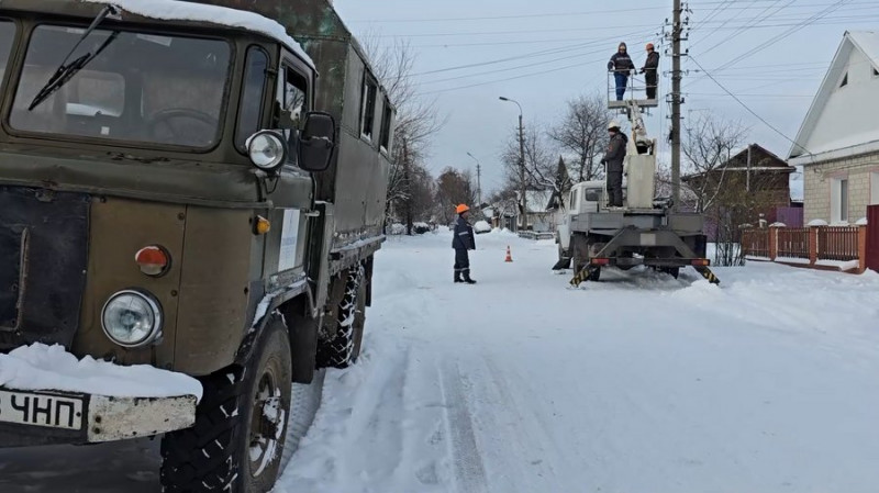 "Снарядами вже не обстрілюють – тільки дрони": як працюють енергетики у громадах на прикордонні Чернігівщини