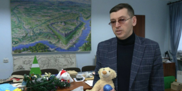 У Чернігові іграшки з «народних ялинок» передали до історичного музею