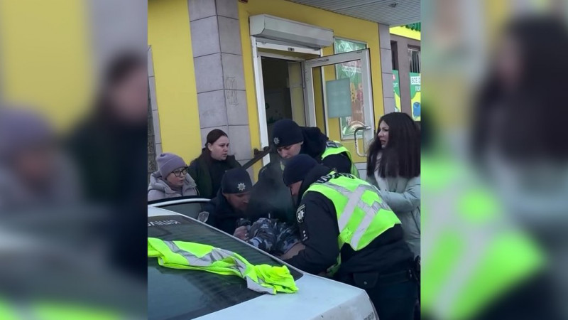 Порушив законодавство про мобілізацію, поводився агресивно: у Чернігові патрульні доставили чоловіка до ТЦК та СП