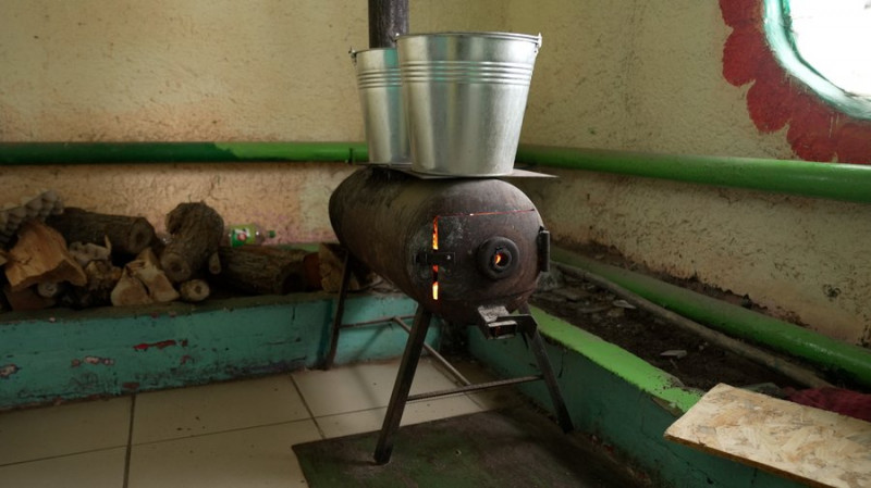 Ведмідь не спить, а рись грається в снігу: як зимують тварини у Менському зоопарку, що на Чернігівщині